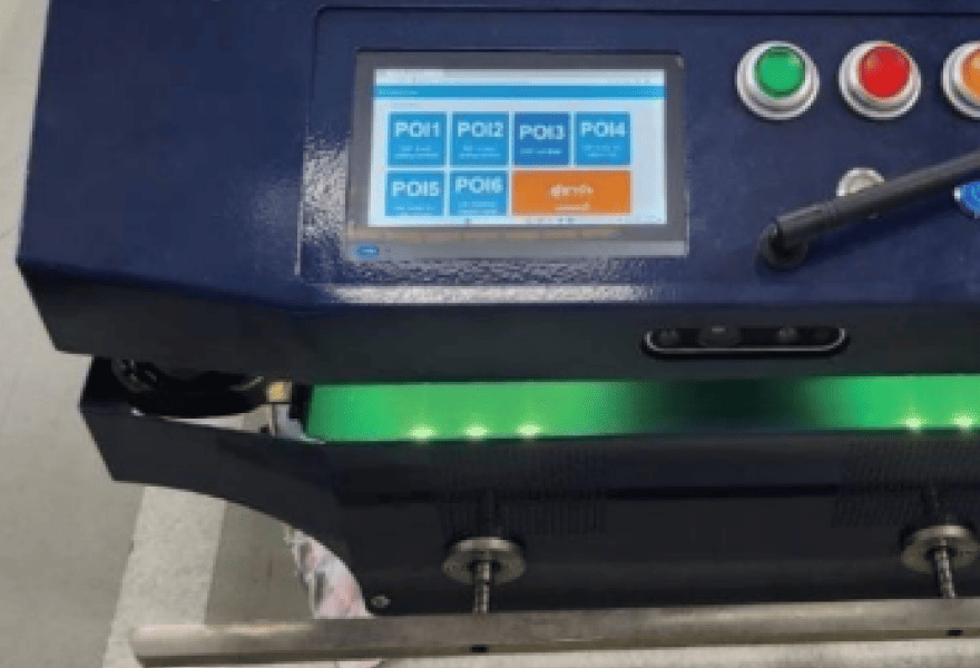 現場の要望に合わせて画面やボタン配置をカスタマイズしたAMRの操作パネル